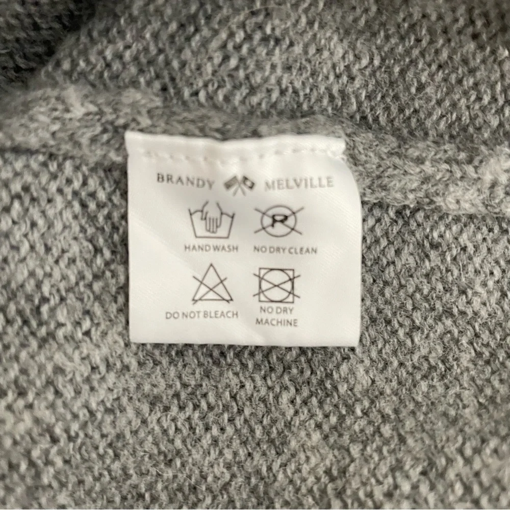 BRANDY MELVILLE Gray Gracie Pullover Sweater - Excellent Pre-Owned Condi…
